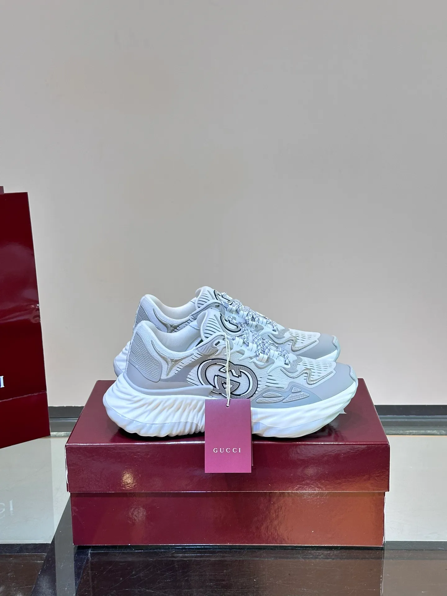 Men's Men's Shoes💰p760 "Gucc*" Ri Men's Men's Shoes💰p Men's Men's Shoes💰ple Series 2024ss👫Couple Style Casual Sports Shoes, buy the original and accurately reproduce it! Restore the quality of details, Gucci Ri men's shoes 💰p men's shoes 💰ple series sports shoes are made with innovative stitching technology to create a flowing texture like water. The leather design is paired with three-dimensional interlocking Double G leather patches and Gucci letter metal accessories, creating a free flowing texture of the entire shoe with a 3D effect. A classic and versatile piece that feels super comfortable on your feet! Male 39-44 Female 35-39
